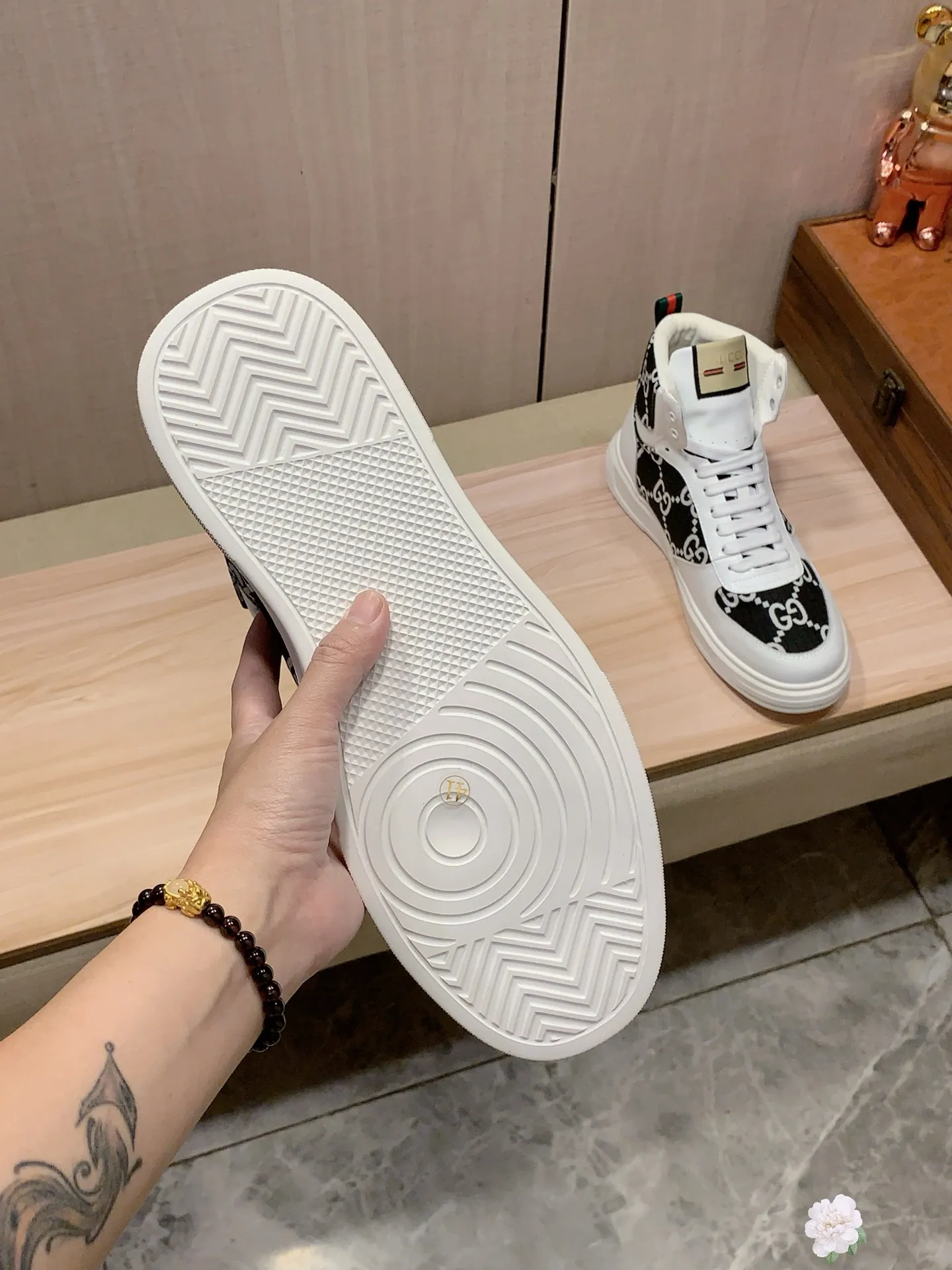 Men's men's shoes💰442💰💰🎩🎩[Lightning][Lightning] "Gucci*" latest • popular casual shoes, top brand [seduce] luxury ~ purchasing agency, top ~ quality. [Strong] The upper is made of imported breathable cowhide with fabric material ➕ Breathable sheepskin feet (•) and fine workmanship. The original stylish and stylish soft rubber wear-resistant and non-slip outsole is light and comfortable on the feet. The real thing looks better when photographed in person. 111: code: 38-44, 3️⃣ colors selected